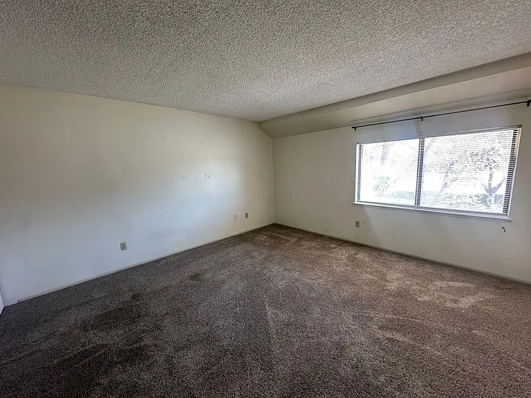 401 Tepatitlan Ct — Photo 17