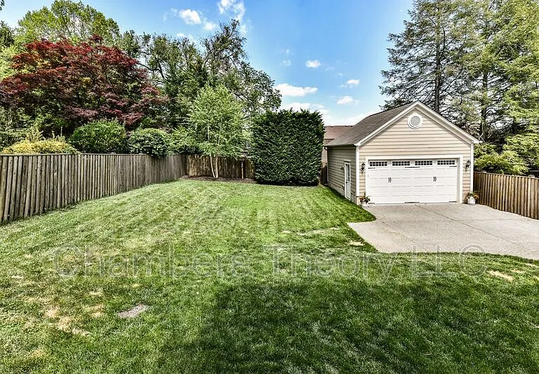 2453 N Jefferson St — Photo 43