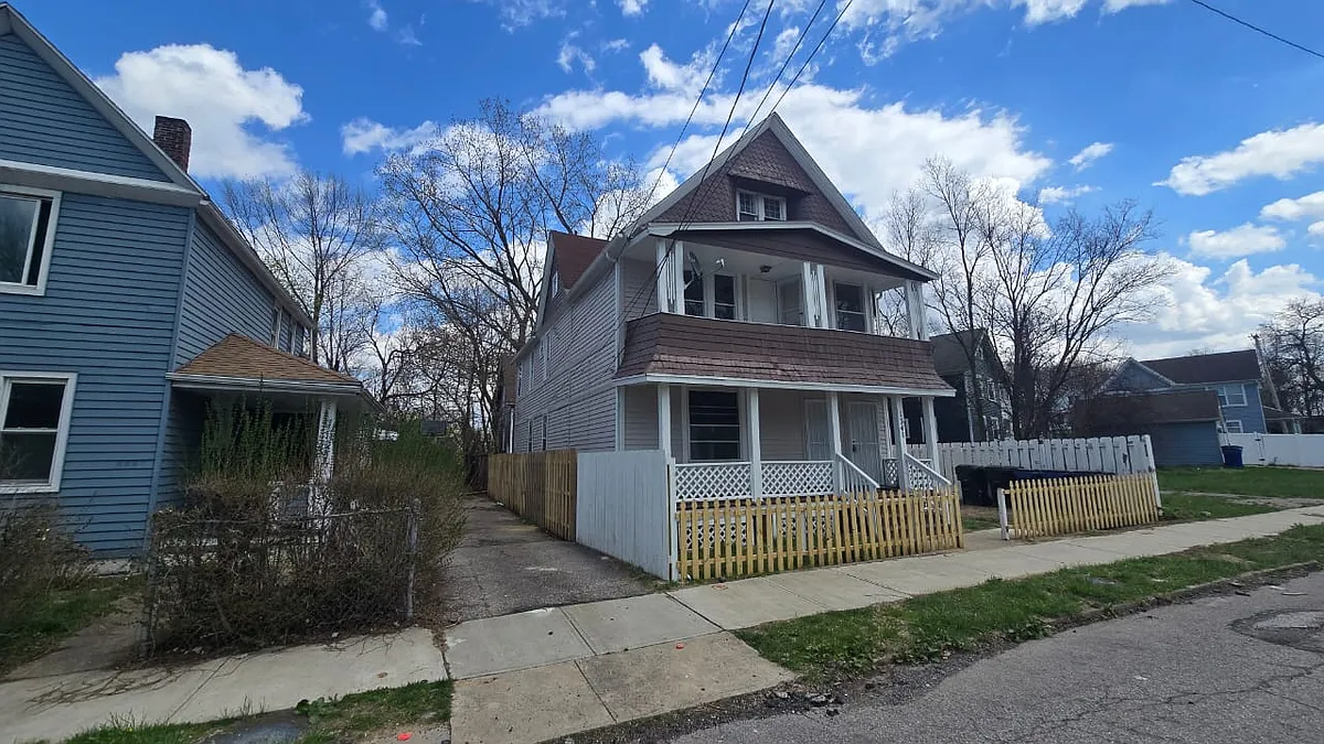 Building Photo - 1341 E 68th St #2