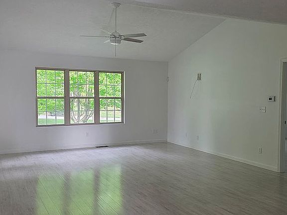 4th image of 113 Park Place Dr