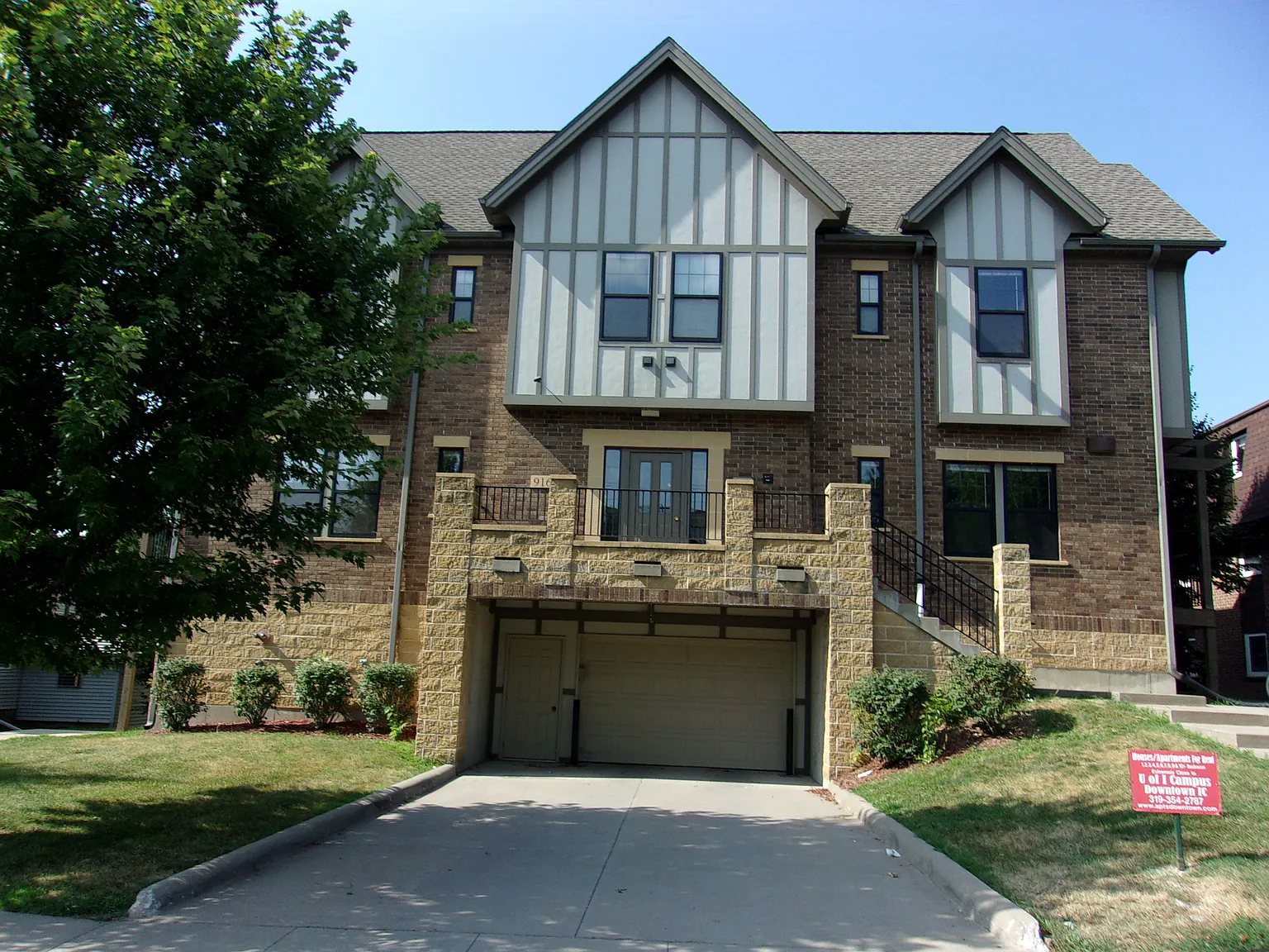 4 bed, $2,878 — Photo 1