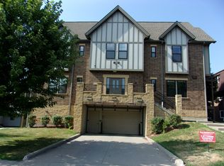 916 E Burlington St #5S, Iowa City, IA 52240