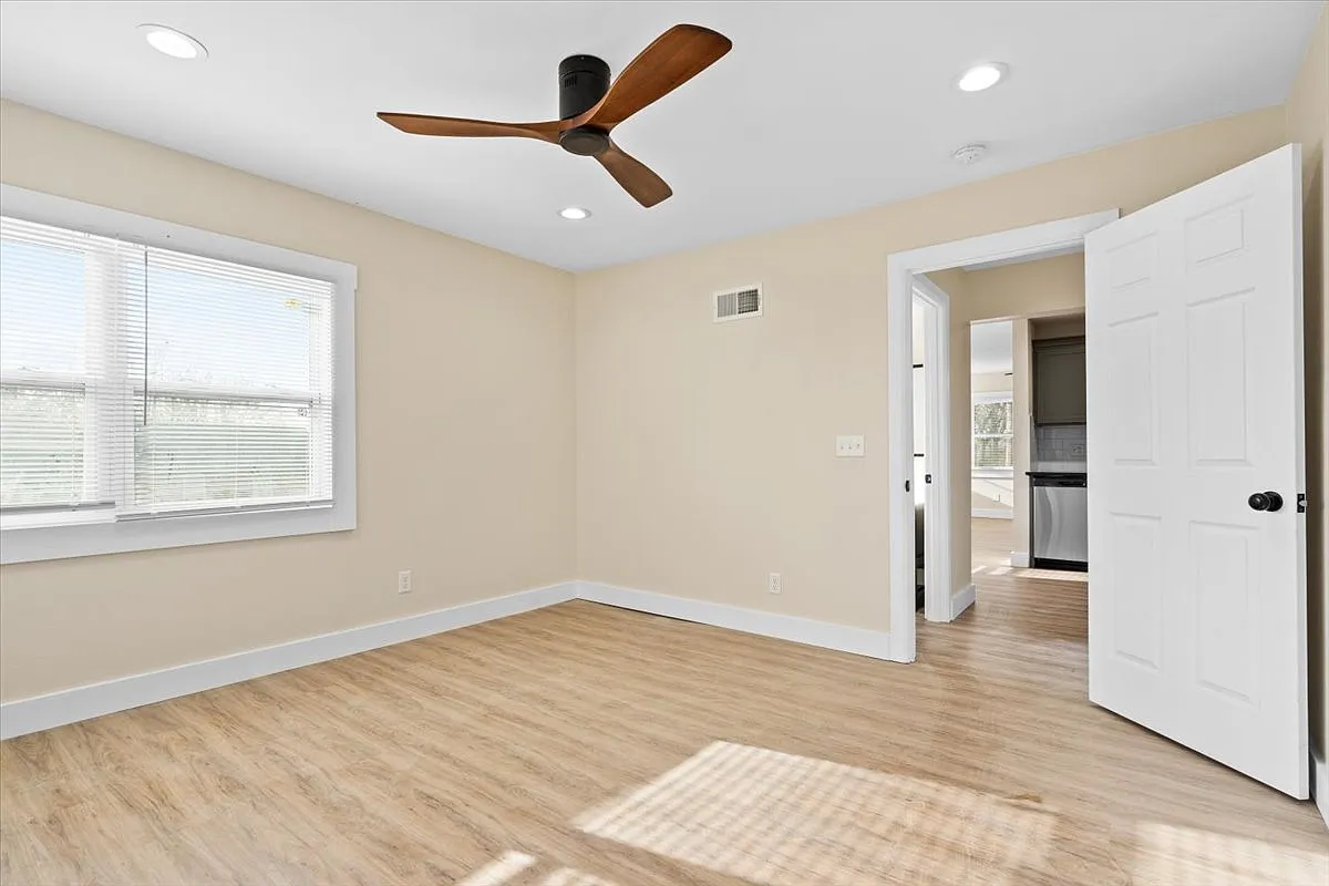 621 Chestnut Street - East — Photo 4