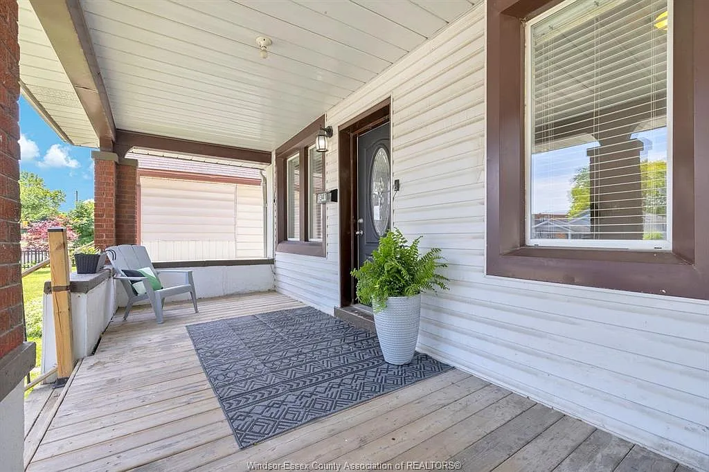 3 bed, $2,200 — Photo 3