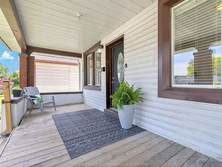 1341 McKay Ave — Photo 3