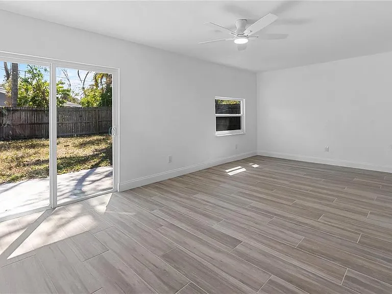 8201 Riverside Dr NE — Photo 22