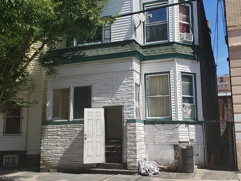Building Photo 3