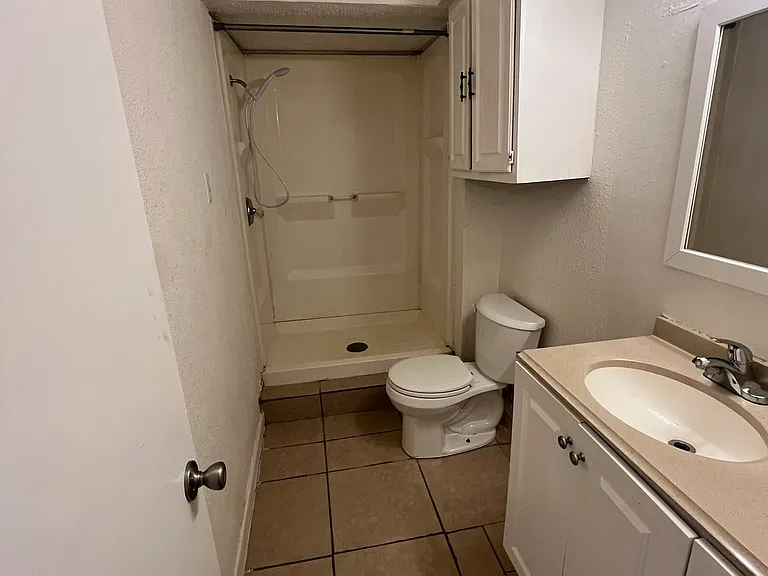 327 Sunrise Ave #8 — Photo 2