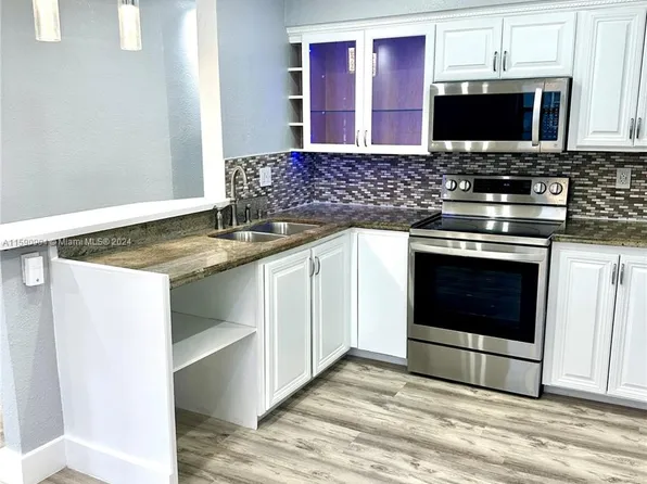 6432 Perry St, Hollywood, FL 33024