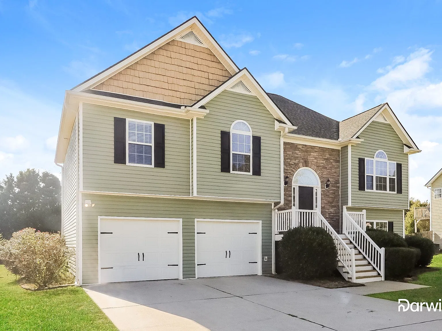 4 bed, 3.0 bath, 2116 sqft, $2,130 — Photo 2