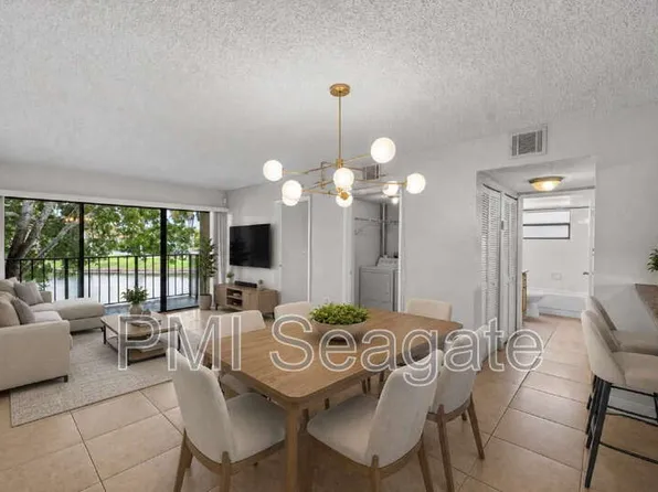 1543 Lake Crystal Dr, West Palm Beach, FL
