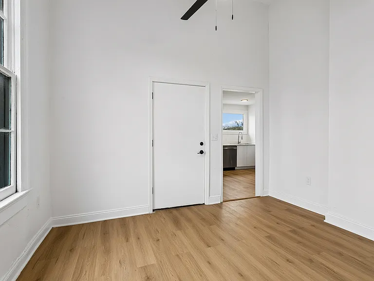 2050 Clio St — Photo 5