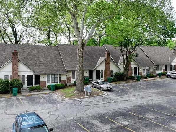 9730 Locust St, Kansas City, MO 64131