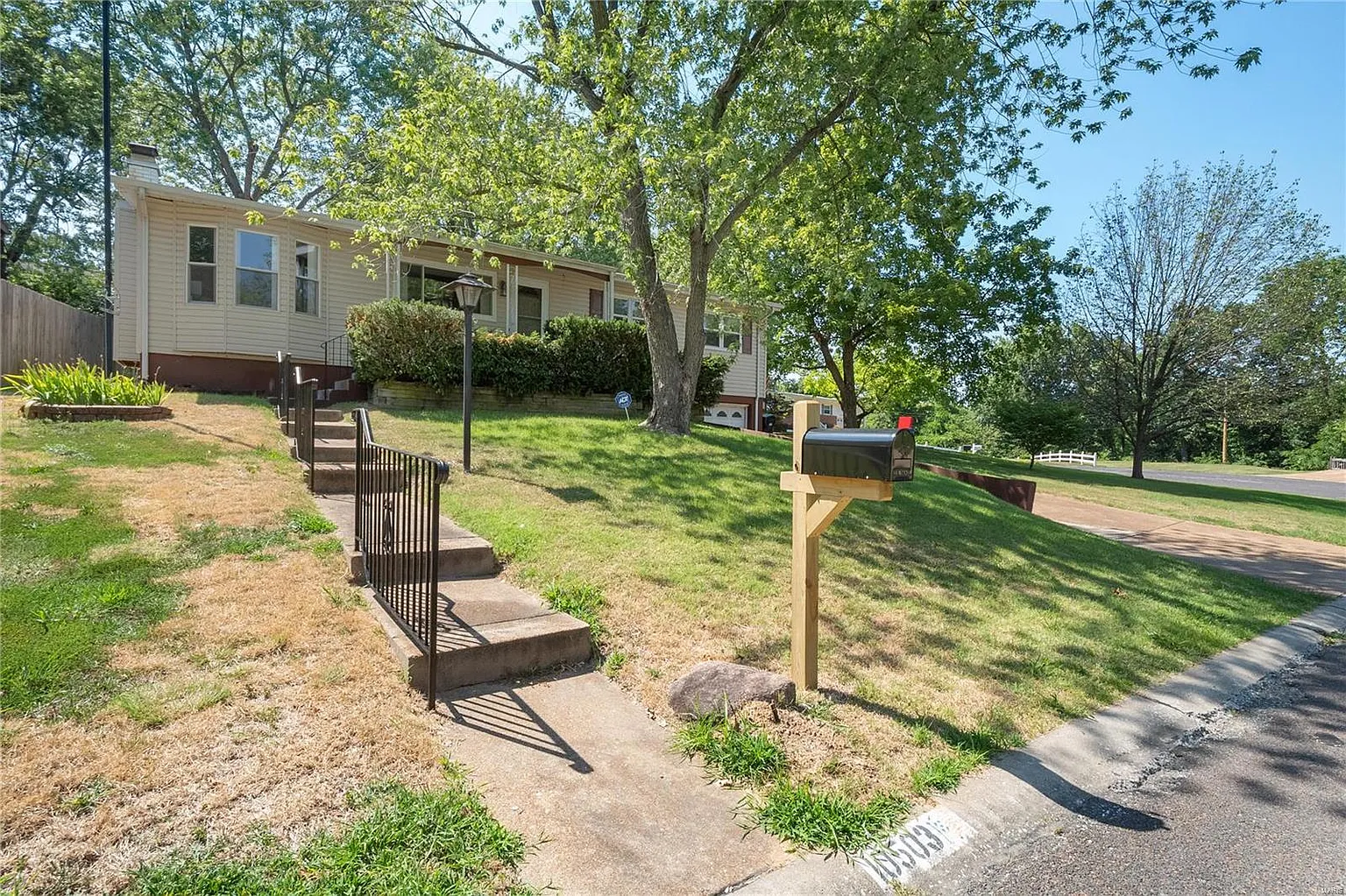 10503 Lavinia Dr photo 1