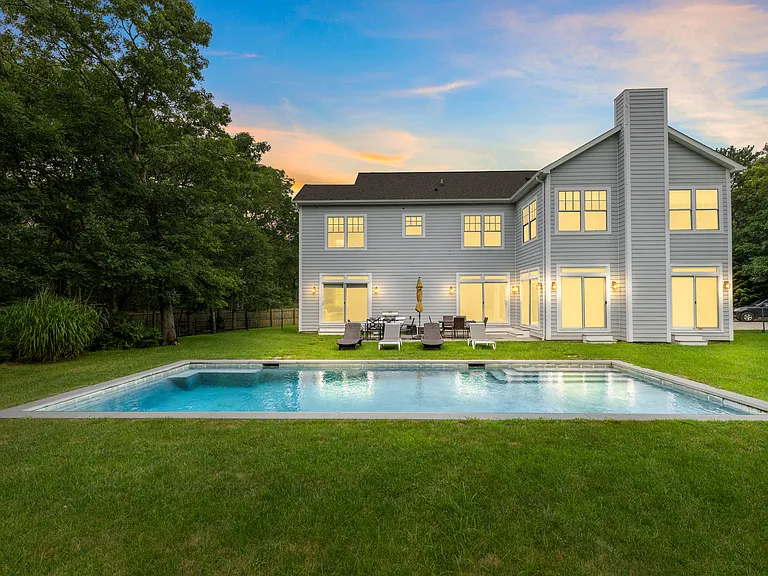 32 Fairway Dr — Photo 2