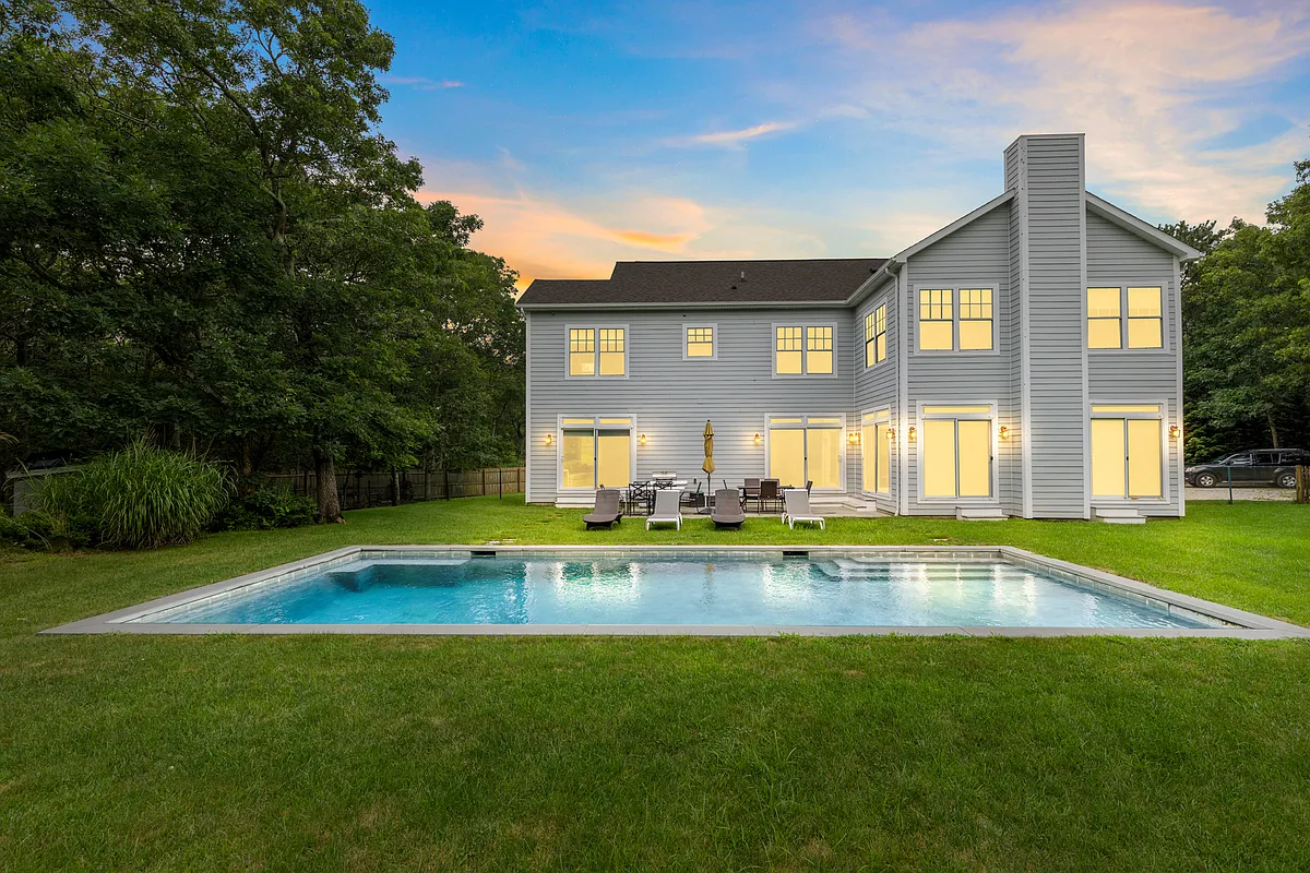 Building Photo - 32 Fairway Dr