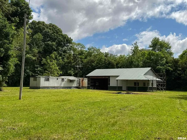 12506 N 2200th St, Willow Hill, IL 62480