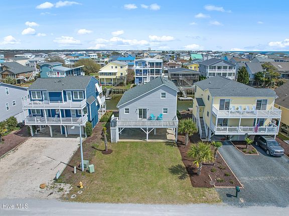 4th image of 419 Sailfish Street
