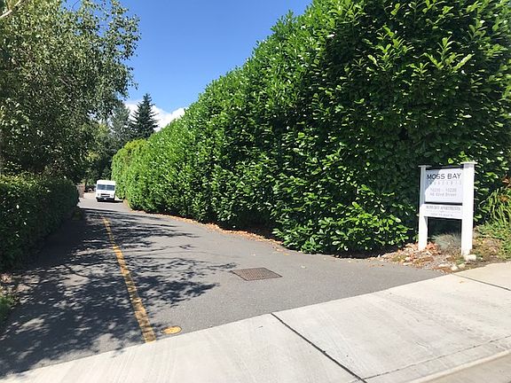 Private driveway entrance