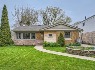 465 Northgate Ct, Riverside, IL 60546