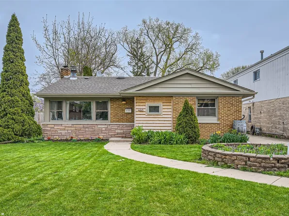 465 Northgate Ct, Riverside, IL 60546