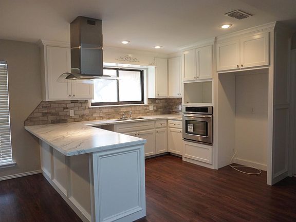 3rd image of 8005 Richmond Ave