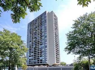 6 Horizon Rd APT 1205, Fort Lee, NJ 07024