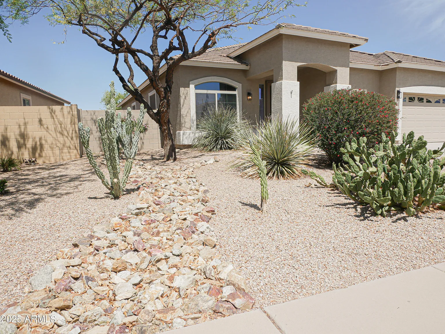3 bed, 2.0 bath, 2168 sqft, $2,250 — Photo 2