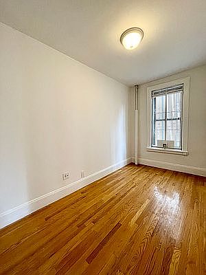 2nd image of 200 W 95th St #502