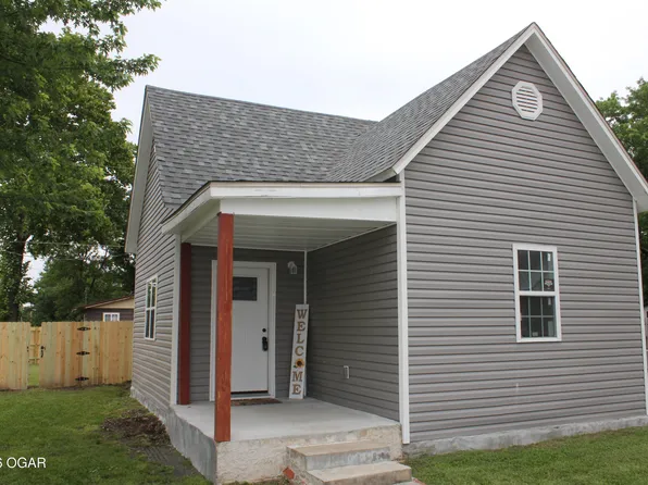 122 W Wilson St, Carterville, MO 64835