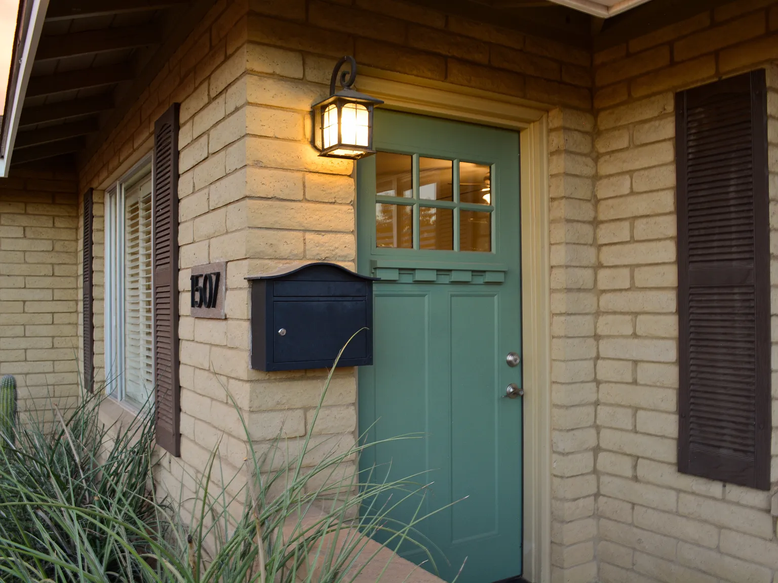 4 bed, 1869 sqft, $2,900 — Photo 2