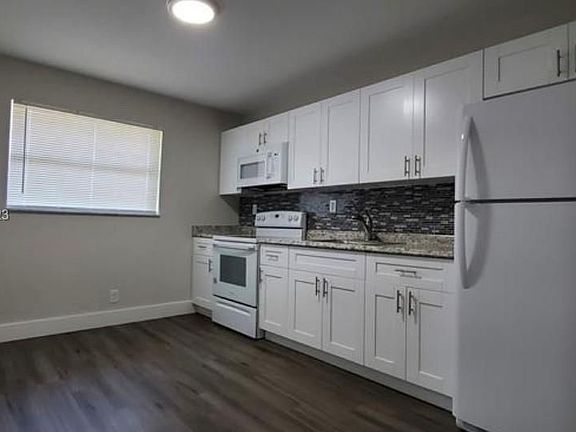 2nd image of 518 SW 2nd St #6