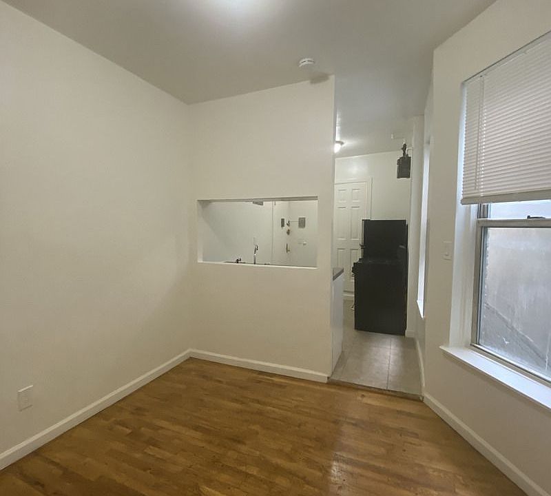 1st image of 452 W 36th St #2RE