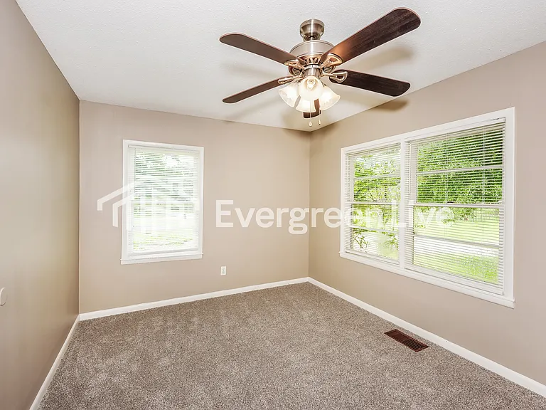 1635 Cherry Ave — Photo 10