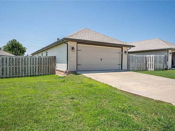 4th image of 3704 SW Capstone Ct