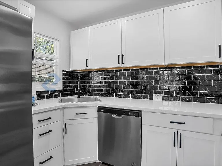 503 W Fountain Way — Photo 11