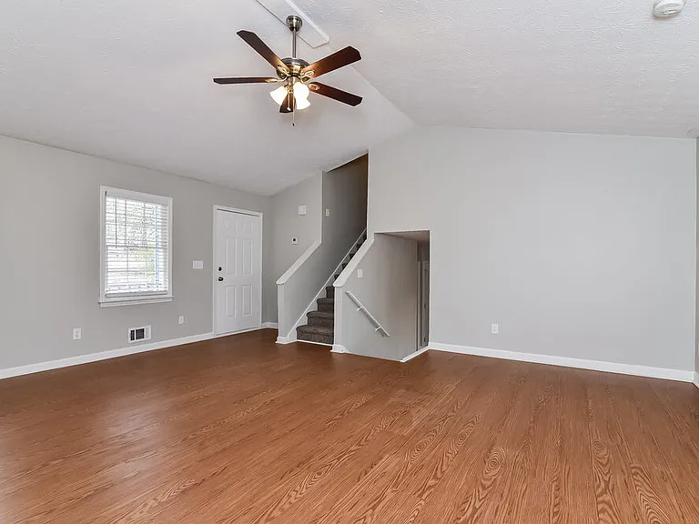 490 Radio Ct — Photo 4