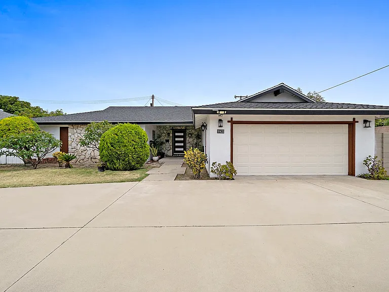 10422 Gilbert St — Photo 29