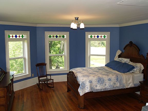 One of the 5 bedrooms