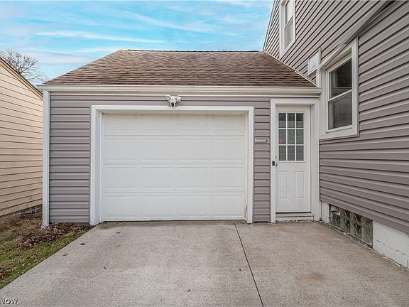 5th image of 60 Renee Dr