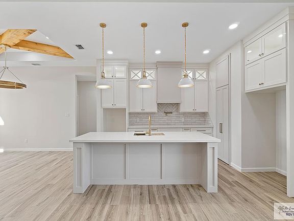 5th image of 316 Brooks Cir S