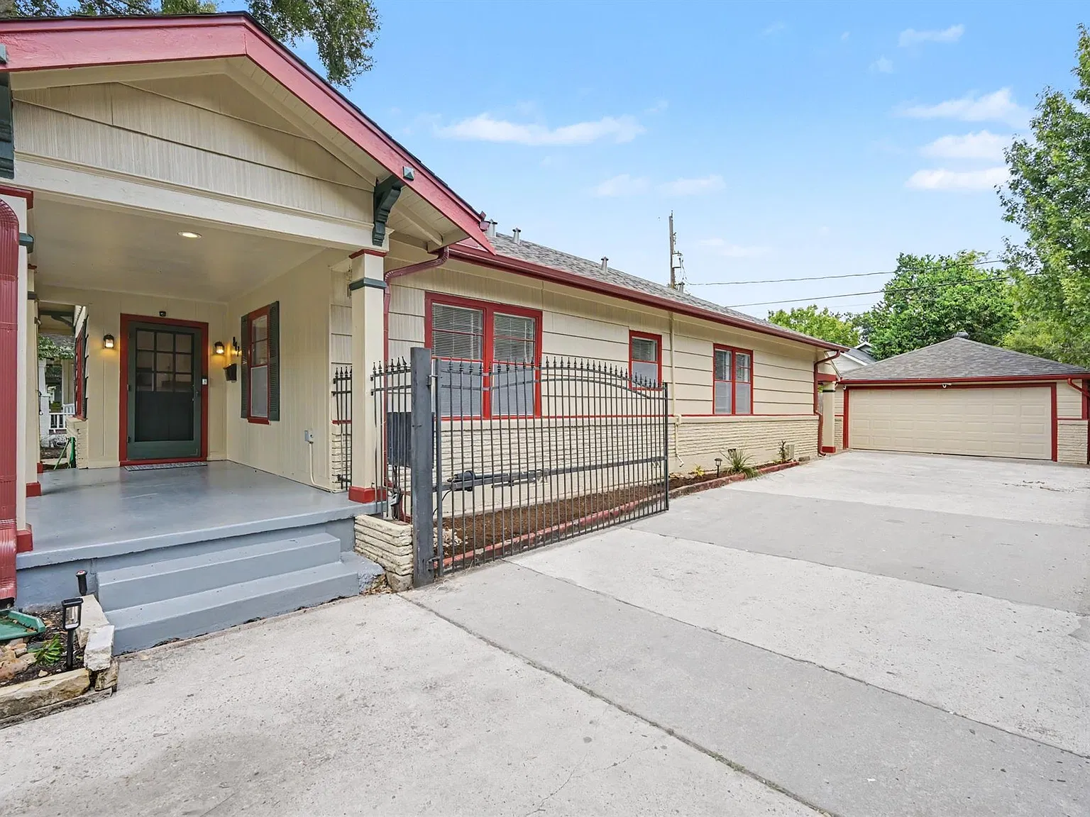2 bed, 2.0 bath, 1563 sqft, $3,950 — Photo 3