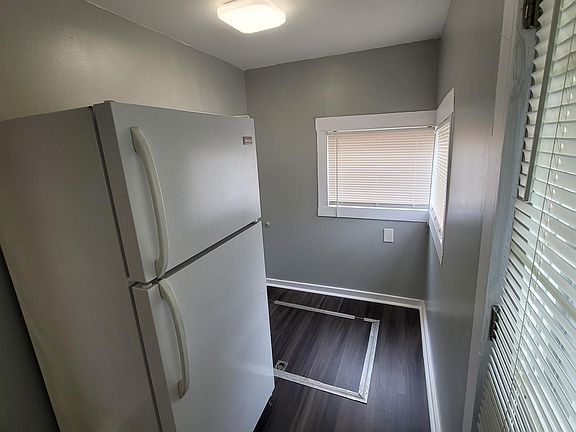 4th image of 68 1/2 Oakwood Ave