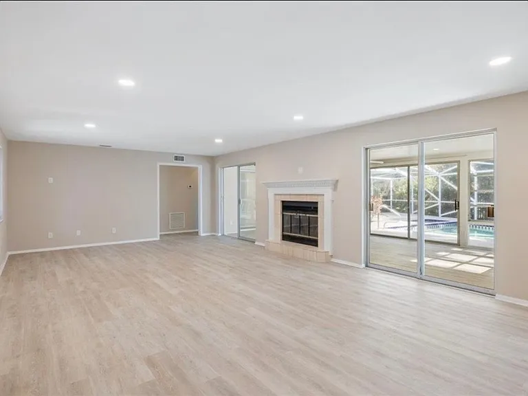 835 Royal Palm Pl — Photo 8