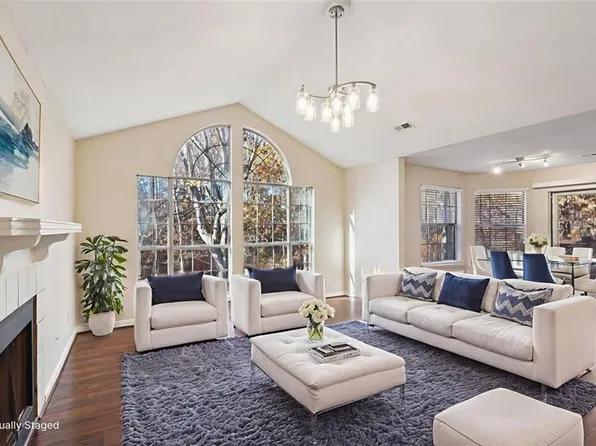 909 Wentworth Ct, Johns Creek, GA 30022