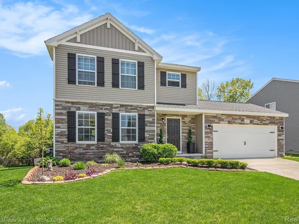 637 Autumn Valley Dr, Ortonville, MI 48462