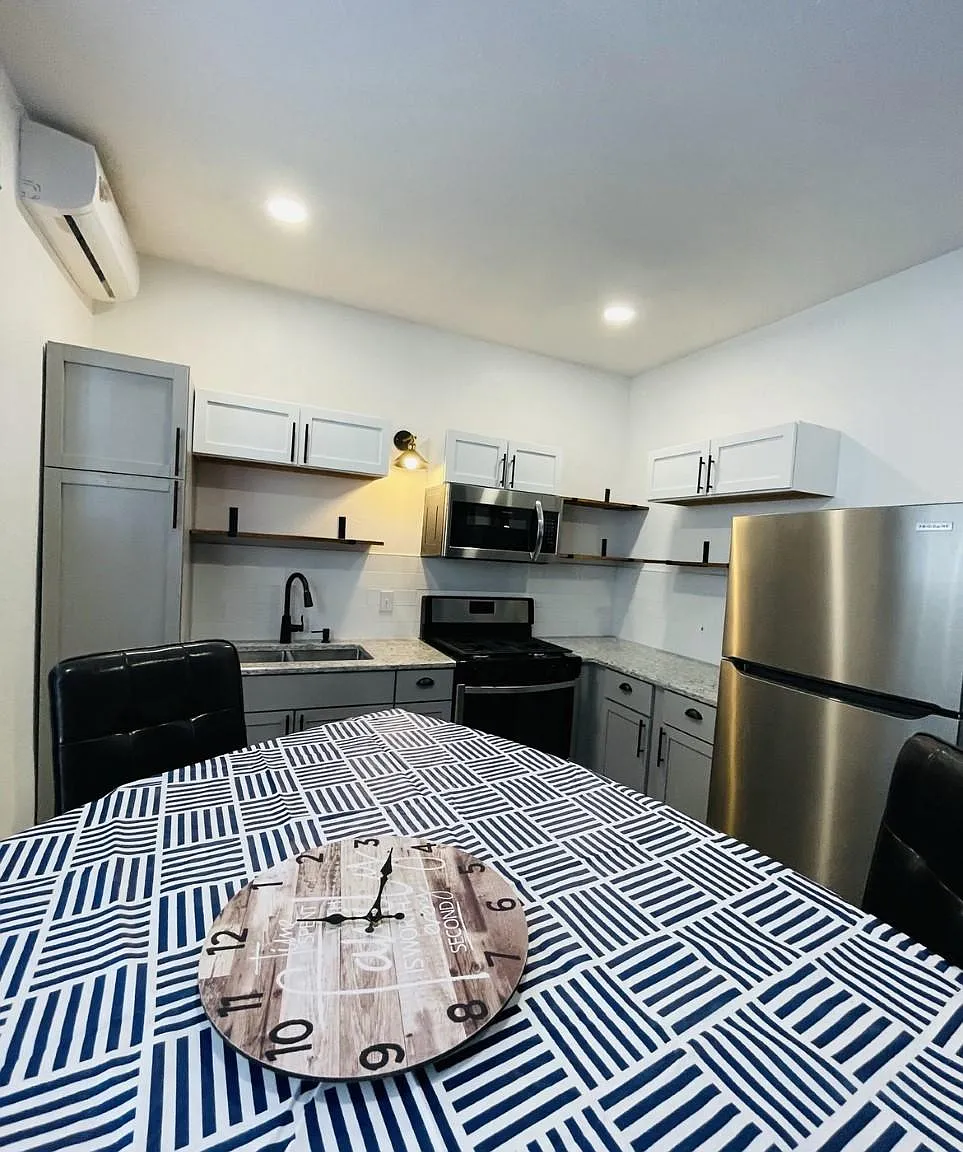 521 W Craig Pl — Photo 3