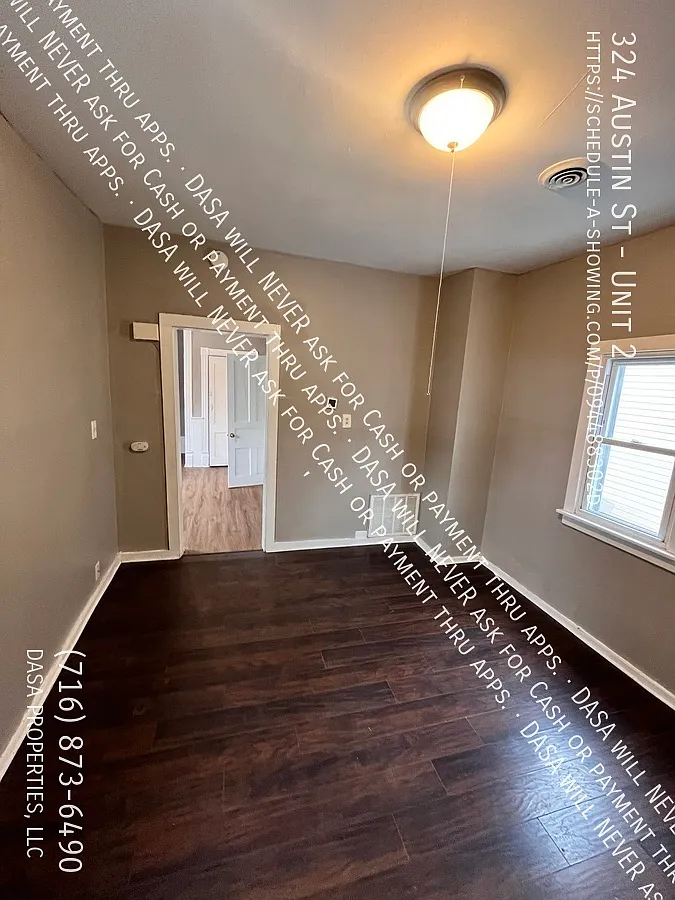 324 Austin St Unit 2 - 2 Beds / 1 Bath — Photo 2