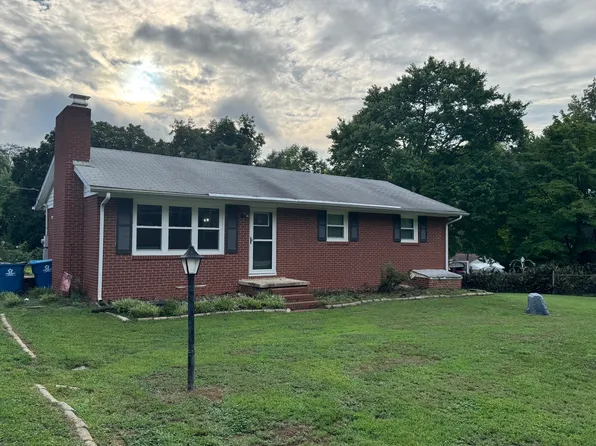 3015 Pleasant Ridge Rd, Summerfield, NC 27358