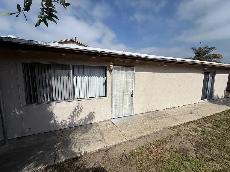 1561 Olive Ave — Photo 2